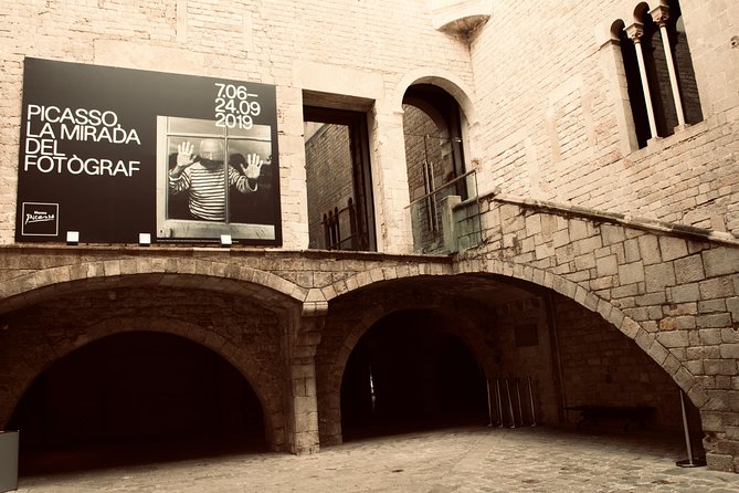 Private Tour of the Picasso Museum - Inside the Museu Picasso on Carrer de Montcada