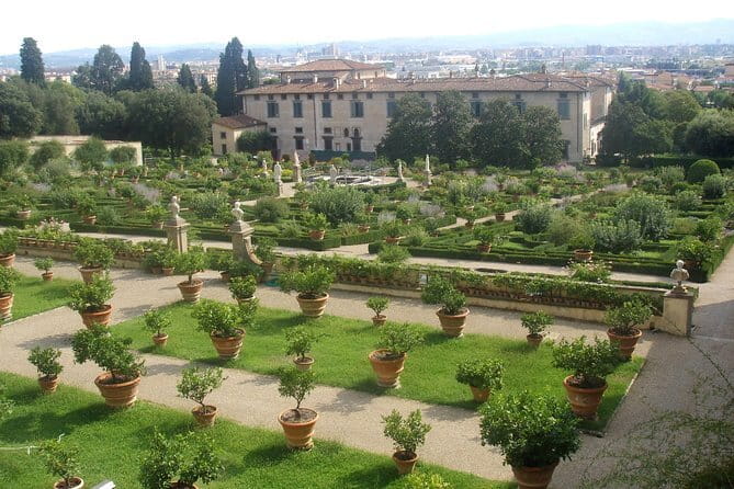 Private Tour of Uffizi Gallery and Santa Croce Basilica - Who Should Book This Experience?