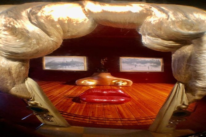 Private Tour to Dalí Museum + Costa Brava (Tossa de Mar) - Hotel pickup and the private vehicle