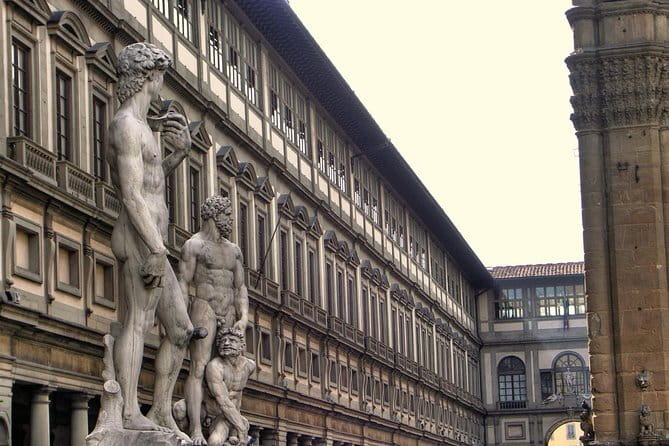 Private Tour: Walking Tour plus The Uffizi guided Tour - Entering the Uffizi with a private guide