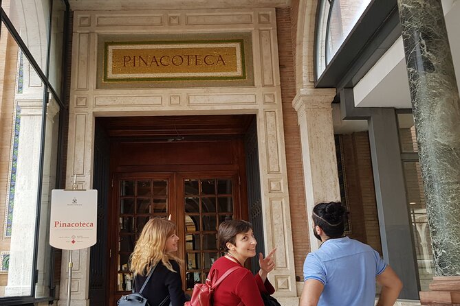 Private Vatican Museums Hidden Gems Tour with Optional Pick-Up - The Sistine Chapel and the challenge of crowds