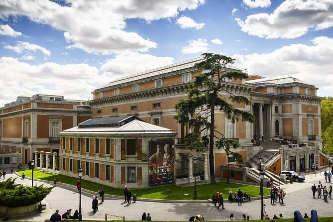 PRIVATE VIP : Prado Museum with an Art expert. Tickets & skip line - Meeting beneath Goya’s statue