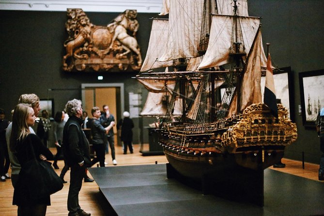 Rijksmuseum & Amsterdam City Center - Exclusive Guided Tour - Wide houses, narrow houses, and the Dutch East India Company