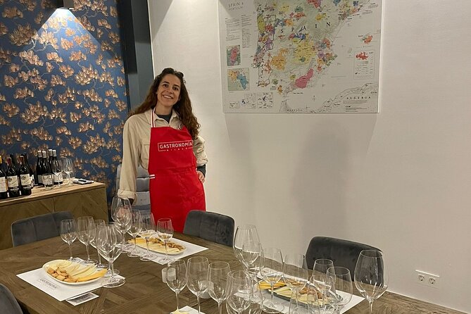 Rioja & Txakoli Wine Tasting in Bilbao with a Local Sommelier - A small group changes the feel
