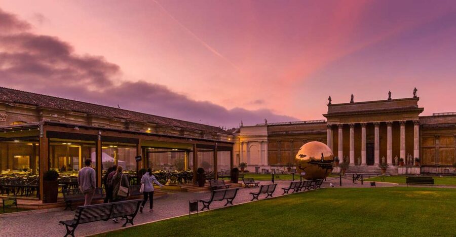 Rome: Breakfast & Tour of Vatican Museums & Sistine Chapel - Breakfast in the Courtyard of the Pigna