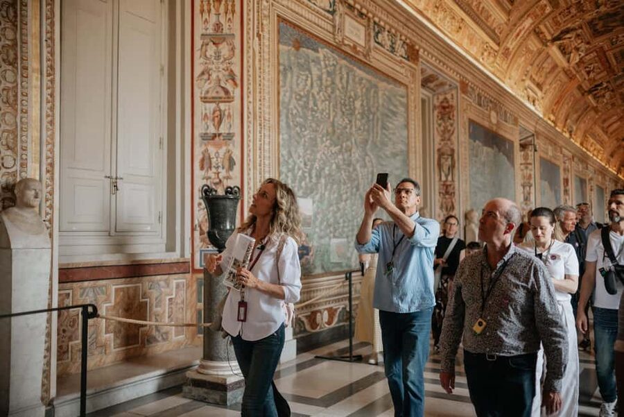 Rome: Colosseum, Vatican Museums & Historic Center in a Day - A full Roman day, from fountains to frescoes