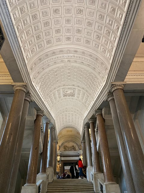 Rome: Escorted Entrance to the Vatican Museum - Meeting the host near the Vatican entrance