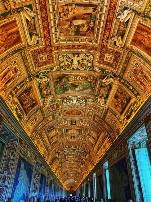 Rome: Fast-Track Ticket to Vatican Museum & Sistine Chapel - The Raphael Rooms reward a slower look