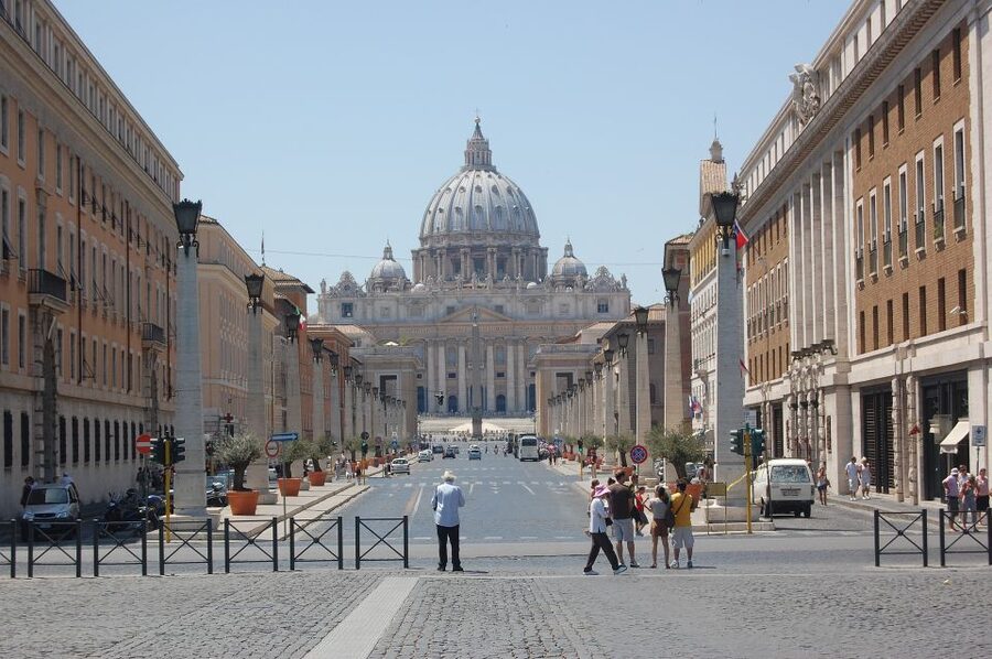 Rome: Hop-On Hop-Off Bus & Vatican Museums Guided Tour - Who should book this experience?