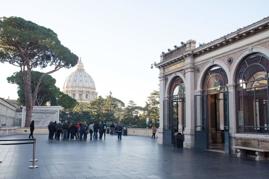 Rome: Skip the line Vatican Museums & Sistine Chapel Tour - Why the skip-the-line ticket matters at the Vatican