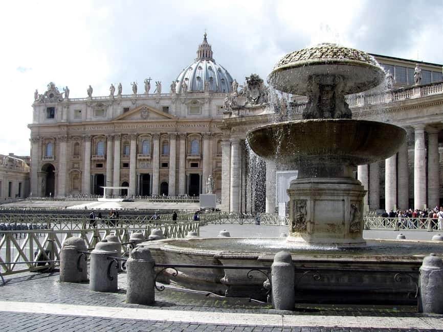 Rome: Ticket and Tour Vatican Museum and Sistine Chapel - Maps, candelabra, and painted galleries