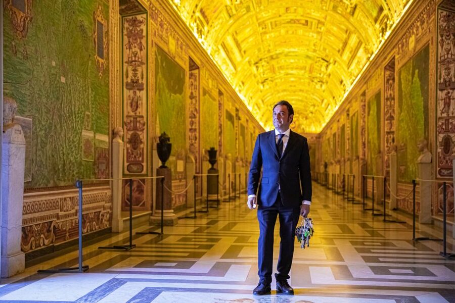 Rome: Turning the Lights on at the Vatican Museums - Opening the Vatican before dawn