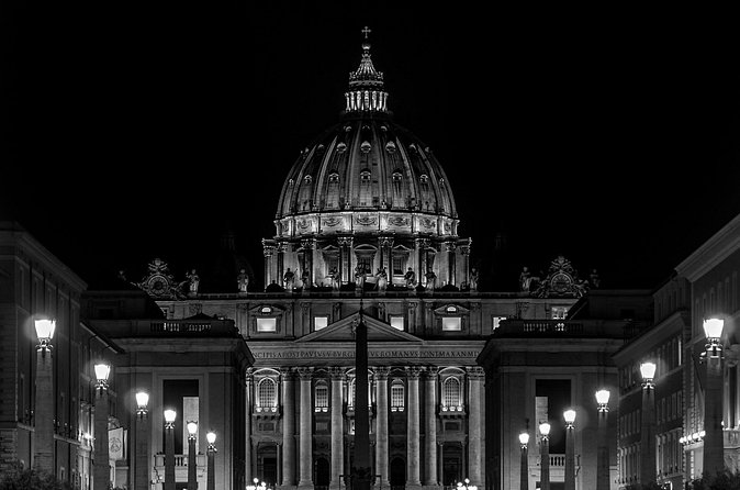 Rome: Vatican Museum & Sistine Chapel Guided Tour - Papal wall hangings and painted maps
