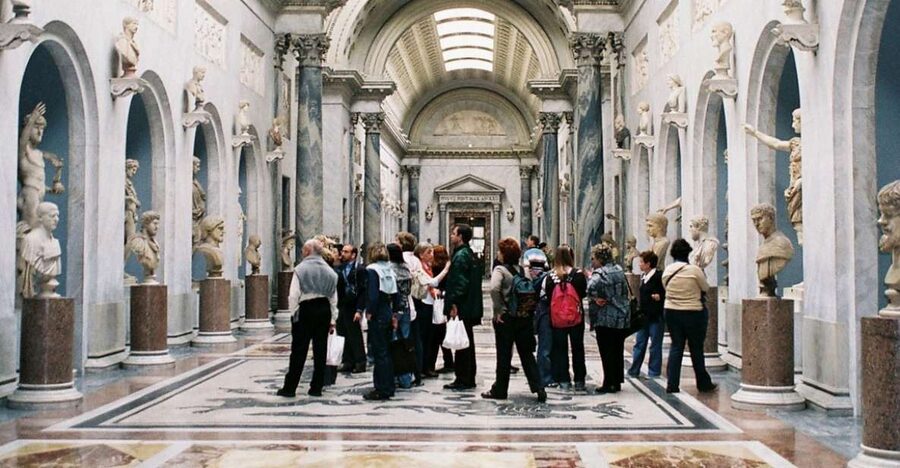 Rome: Vatican Museums and Sistine Chapel Skip-the-Line Tour - Meeting the guide and getting inside