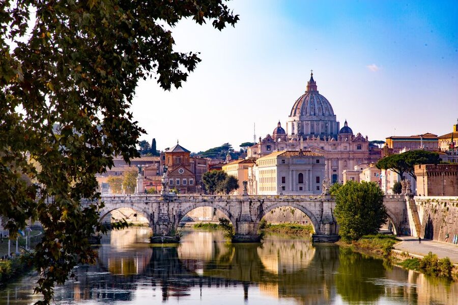 Rome: Vatican Museums and the Sistine Chapel Guided Tour - Raphael Rooms and the value of a good viewpoint