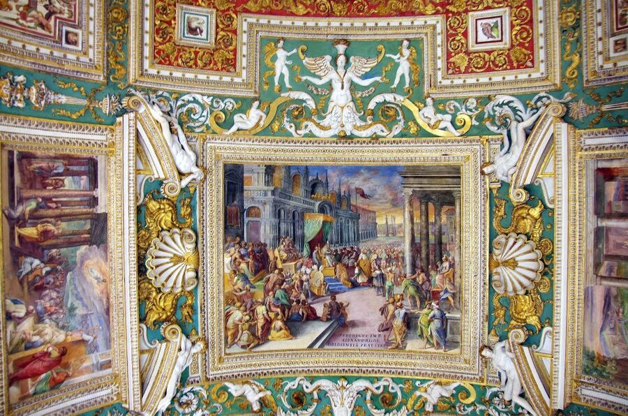 Rome: Vatican Museums, Sistine, and St. Peter's Private Tour - The guides make the biggest difference