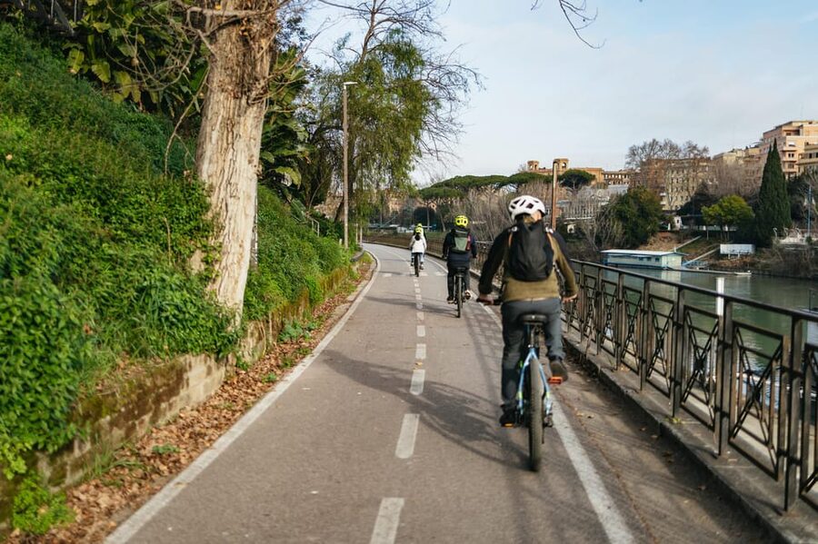 Rome: Villa Borghese, Villa Ada, and Coppedè E-Bike Tour - Starting at the Ondina Generali sports club