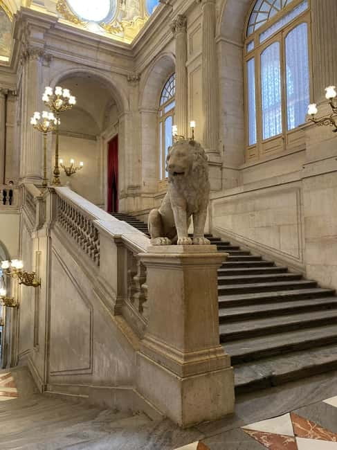 Royal Palace + Royal Collections Gallery Guided Tour - Why the guide matters here