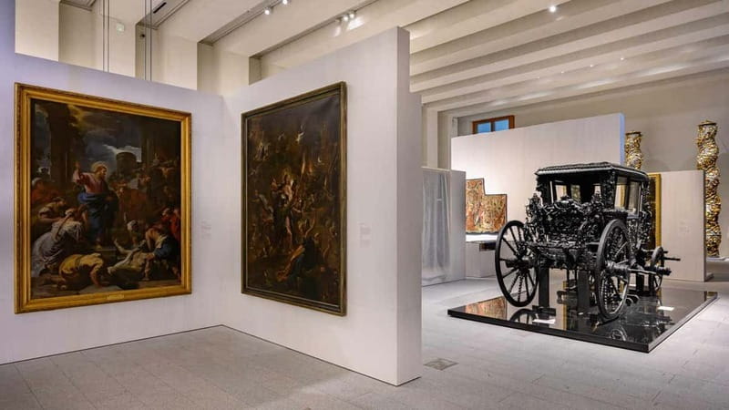 Royal Palace + Royal Collections Gallery Guided Tour - Who will get the most from this tour?