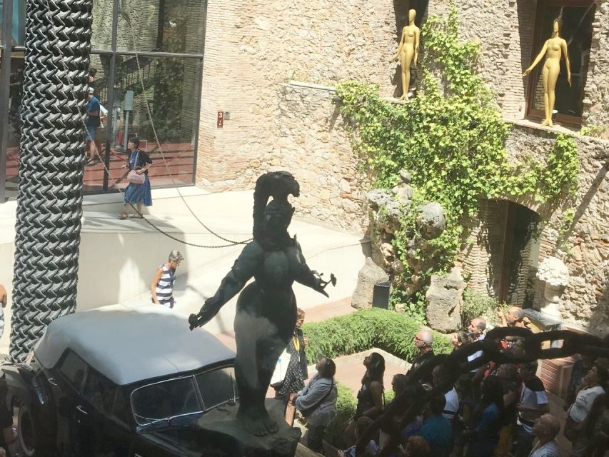 Salvador Dalí Theatre-Museum in Figueres private/shared tour - The guide is the key part of the experience