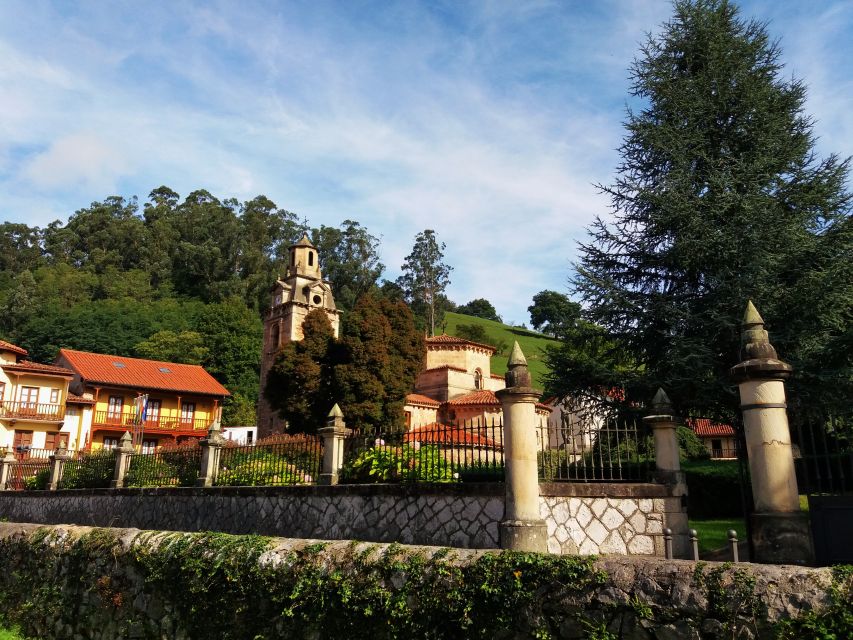 Santander: El Castillo Caves & Paleolithic Art Tour - Walking to Las Monedas