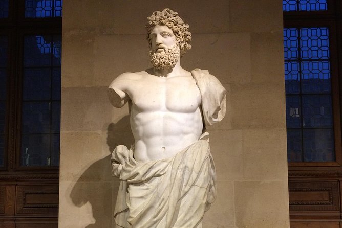 Secrets & Scandals of the Louvre - Limited to 6 Guests - The guides make or break this type of visit