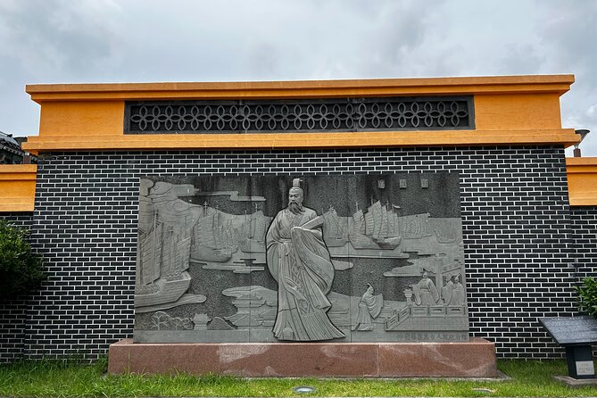 Seogwipo(the southern city of Jeju) Art Museum Walking Tour - Lee Jung Seop Cultural Street: finish with room to wander