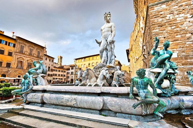 Skip the line: Accademia Small Group and walking tour of Florence - Ponte Vecchio and the Arno