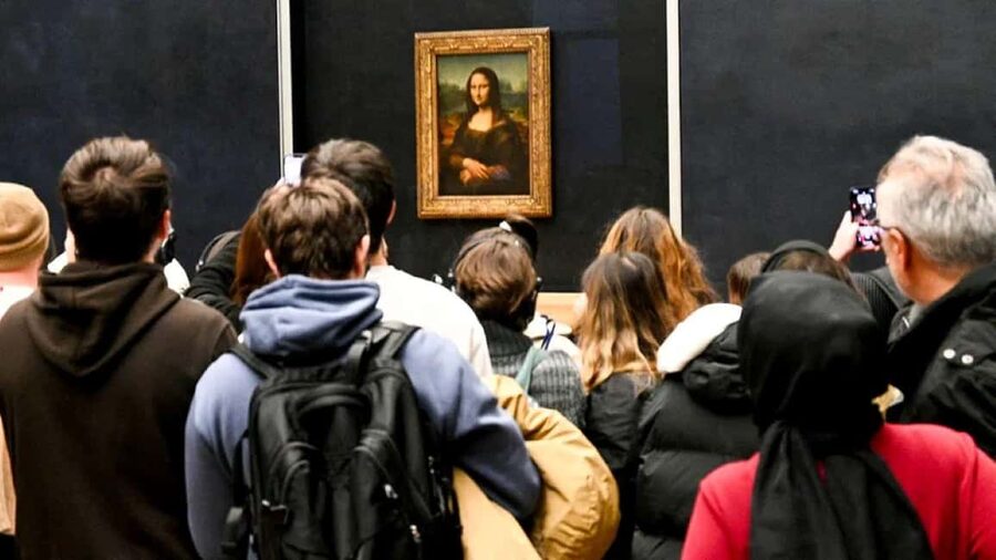 Skip the Line Guided Tour of Louvre Museum Highlights - Winged Victory of Samothrace and the drama of movement