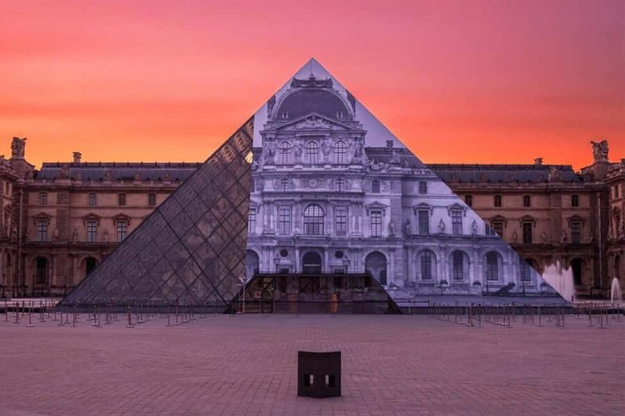 Skip-the-Line Louvre Museum Tour with Artist - Key points at a glance