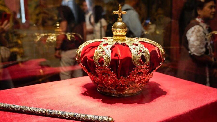"Skip the line" Royal Palace + Prado Museum - Thirty-five minutes of palace free time