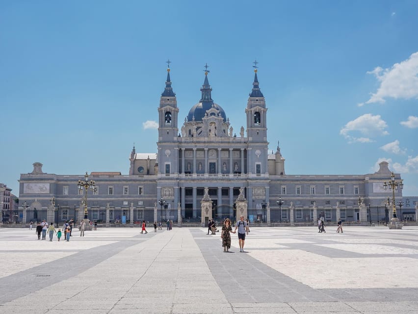 "Skip the line" Royal Palace + Prado Museum - What the $80 price really buys
