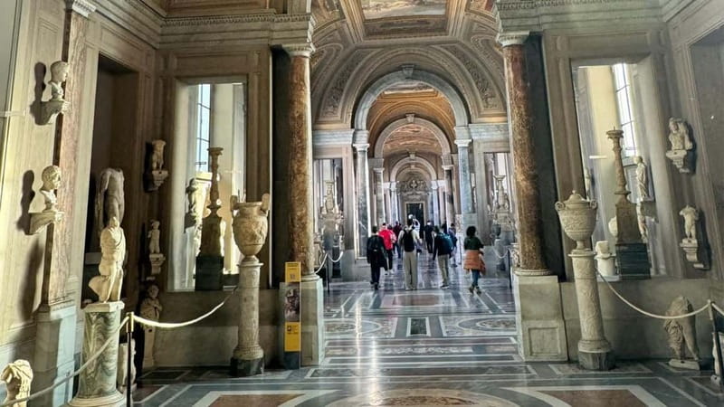 Skip-the-Line Ticket: Vatican Museums & Sistine Chapel - Finding Via Santamaura 55 without a mix-up