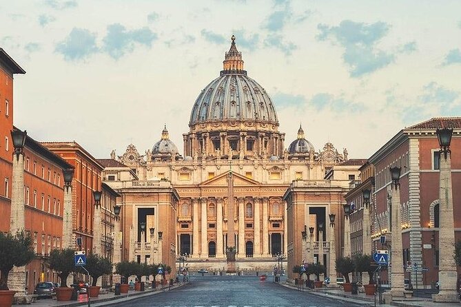 Skip-the-Line Ticket with Host - Vatican Museums & Sistine Chapel - Finding the host at Viale Vaticano 100