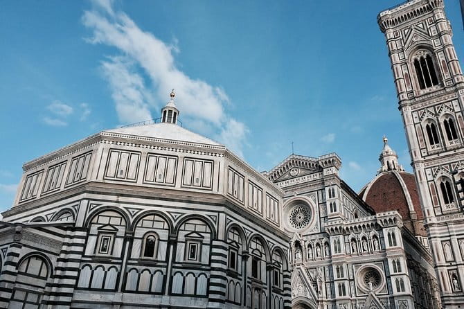 Skip the line: Uffizi small group and walking tour of Florence - Piazza della Signoria and Palazzo Vecchio