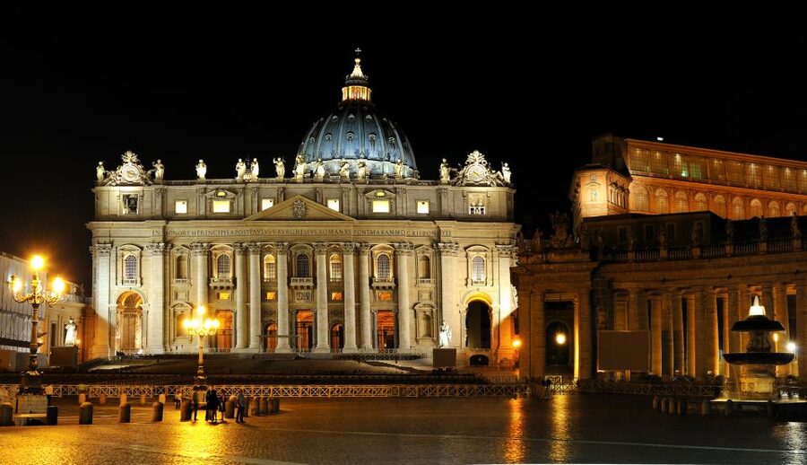 Skip the line Vatican Museum Sistine & St.Peter Private Tour - Ancient sculpture and the Laocoön
