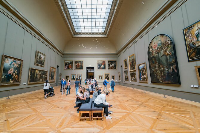Small-Group Louvre Museum Masterpieces Tour with Access - Staying inside after the tour