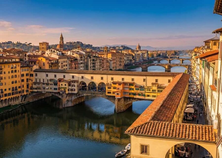Small-Group Uffizi Tour + Optional Vasari Corridor Access - Meeting at Leonardo and entering the museum