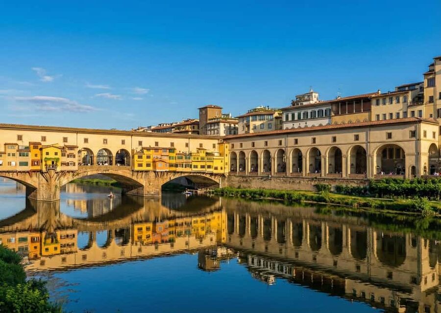 Small-Group Uffizi Tour + Optional Vasari Corridor Access - Duccio, Cimabue, and Giotto show painting changing