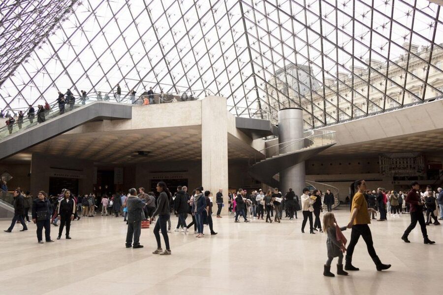Swift Access: Mona Lisa and Louvre - The Mona Lisa comes first