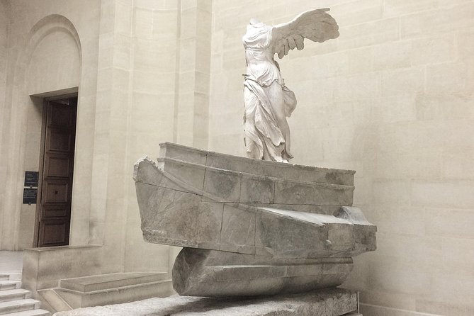 The Essential Louvre Masterpieces Tour - Limited to Six Guests - Winged Victory and a room left in time