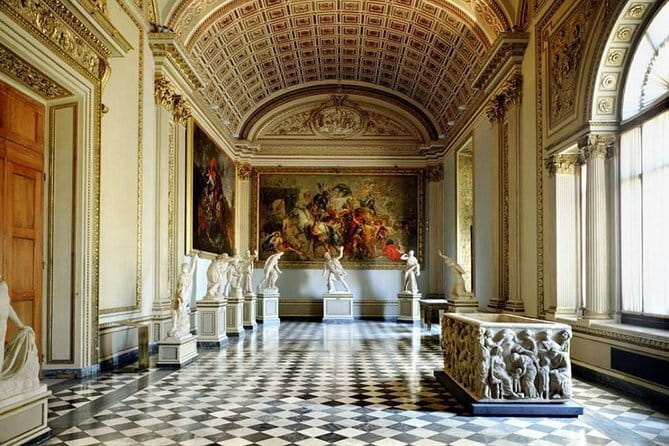 The Uffizi discovery tour with your private guide in Florence - Seeing The Birth of Venus with a private guide