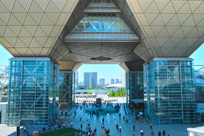 Tokyo Architecture and Contemporary Art Walking Tour with a local guide - Public transport, walking, and the real pace of the day
