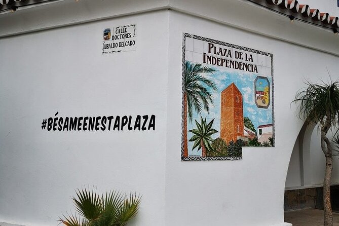 Torremolinos with Picasso Clues Self Guided Treasure Hunt - Plaza de la Independencia and the pleasure of looking closely
