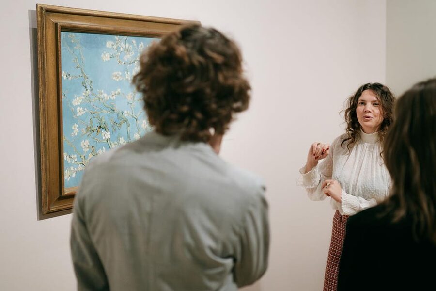 Tour in Spanish: Van Gogh Museum Private Tour - Meeting at the museum and getting inside