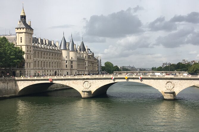Treasure Hunt in Paris – From the Panthéon to the Louvre - Place Dauphine, Pont Neuf, and Pont des Arts