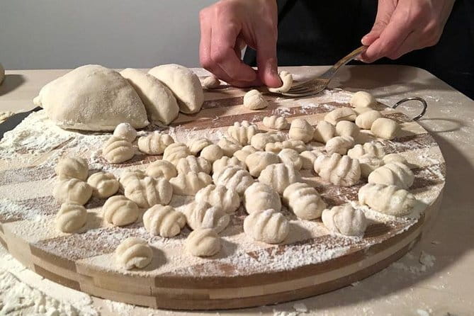 Tuscan Cooking Class in an Art Gallery in Florence - Cooking Tuscan Lunch Among Anna’s Artwork