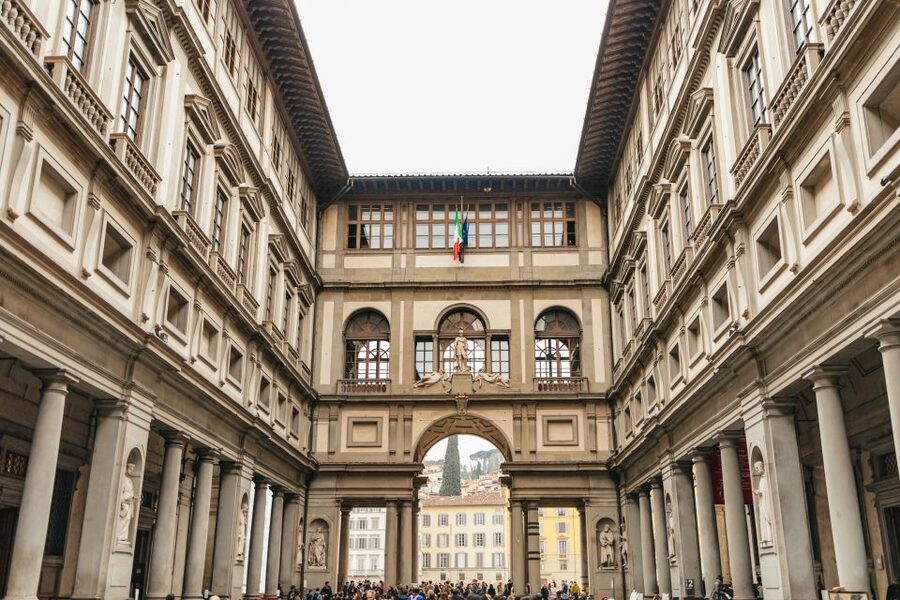 Uffizi Gallery: Renaissance Masterpieces Guided Tour - Getting through priority entry