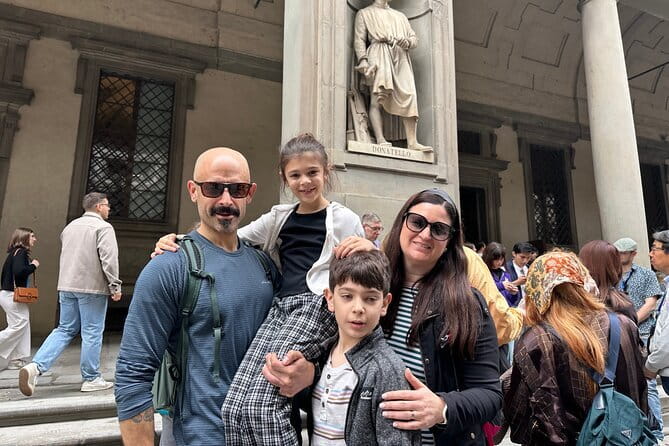 Uffizi Gallery Tour with Wine Tasting in Florence - The wine tasting at Via del Gomitolo dell’Oro