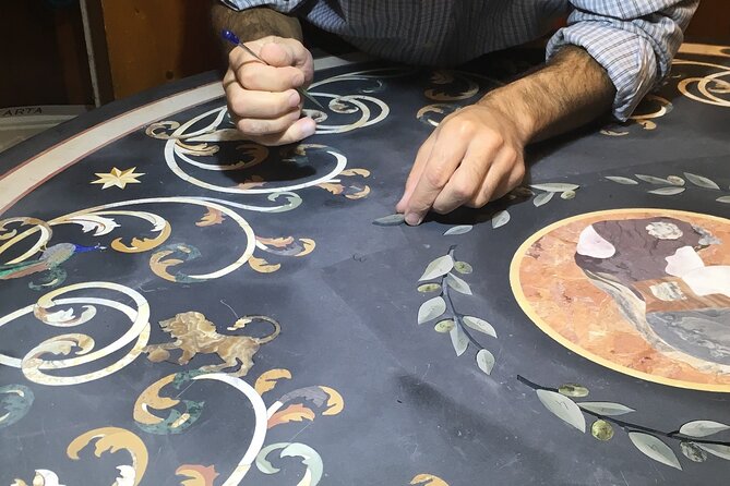 Uffizi, Tuscan Flavors & Artisan Workshops in Florence - Watching artisans work in Oltrarno